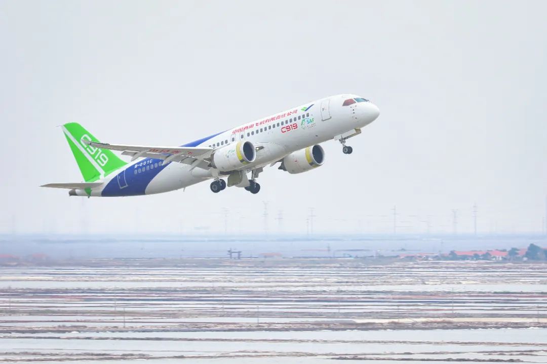 國產(chǎn)商用飛機完成首次加注可持續(xù)航空燃料(SAF)演示飛行(圖2) 國產(chǎn)商用飛機完成首次加注可持續(xù)航空燃料(SAF)演示飛行(圖2)